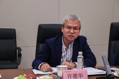 地大糖心vlog
党委书记许德华介绍学院情况